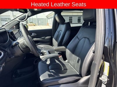 2025 Chrysler Pacifica Select FWD