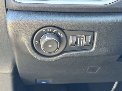 2025 Chrysler Pacifica Select FWD