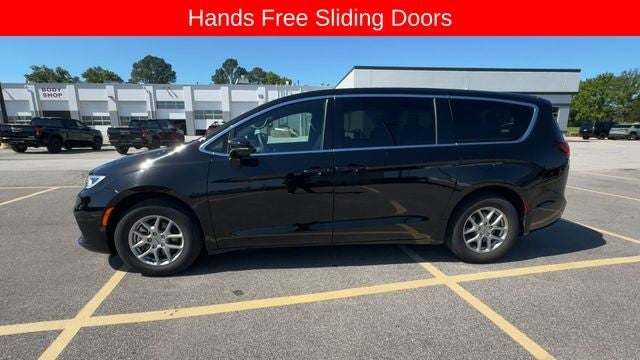 2025 Chrysler Pacifica Select FWD