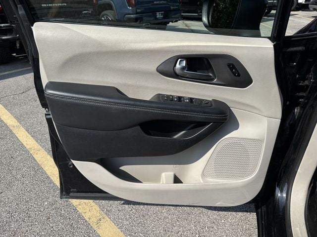 2023 Chrysler Pacifica Touring L FWD