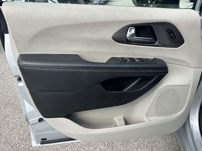 2023 Chrysler Pacifica Touring L FWD