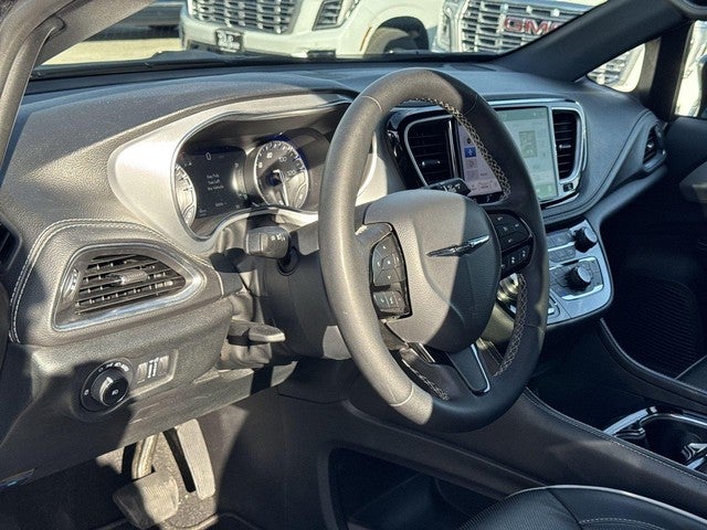 2025 Chrysler Pacifica Limited FWD