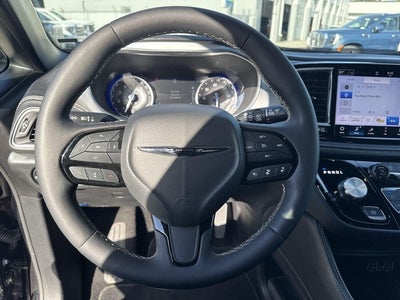 2025 Chrysler Pacifica Limited FWD