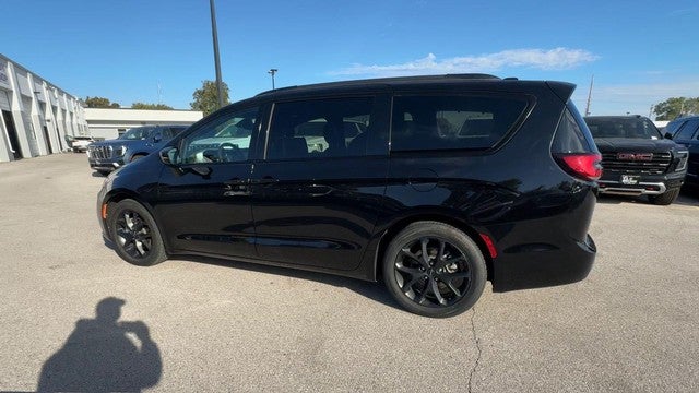 2025 Chrysler Pacifica Limited FWD
