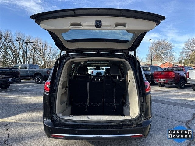 2024 Chrysler Pacifica Limited FWD