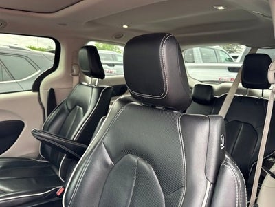 2023 Chrysler Pacifica Hybrid Limited FWD