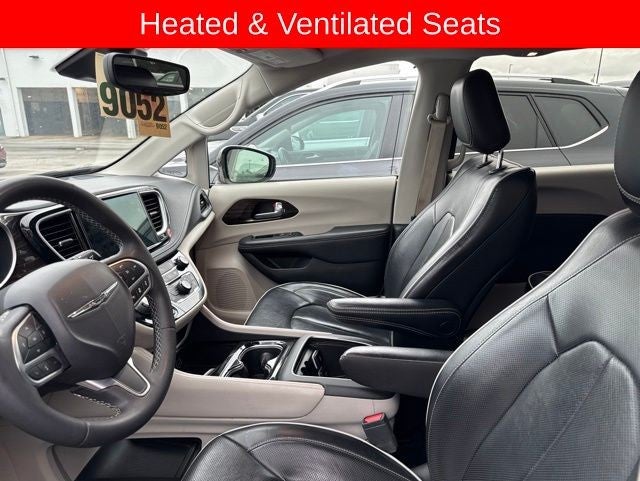 2023 Chrysler Pacifica Hybrid Limited FWD