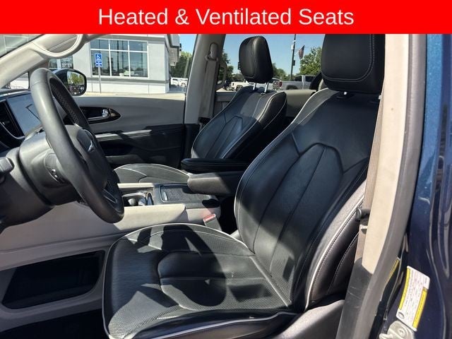 2023 Chrysler Pacifica Hybrid Limited FWD