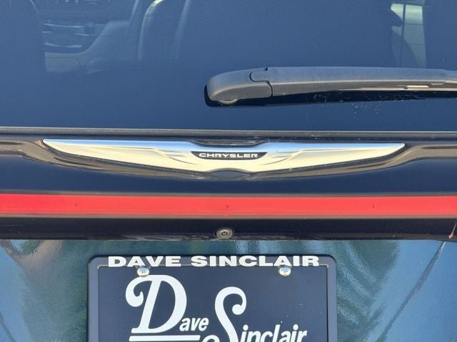 2023 Chrysler Pacifica Hybrid Limited FWD
