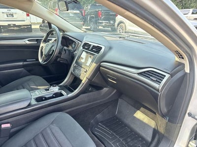 2017 Ford Fusion SE FWD