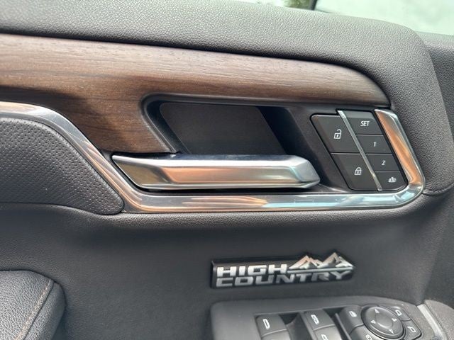 2025 Chevrolet Silverado 1500 4WD Crew Cab 147" High Country