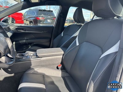 2025 Toyota Camry SE (Natl)