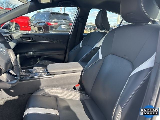 2025 Toyota Camry SE (Natl)