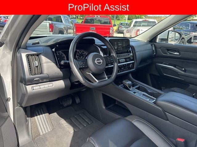 2025 Nissan Pathfinder SL 2WD