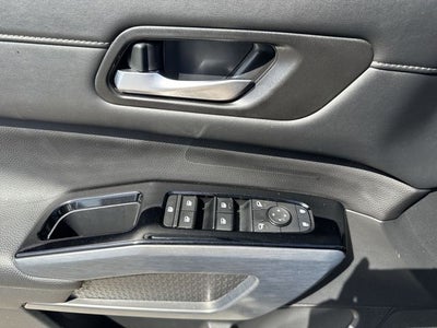 2025 Nissan Pathfinder SL 2WD