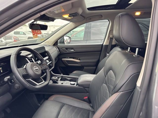 2025 Nissan Pathfinder Platinum 4WD