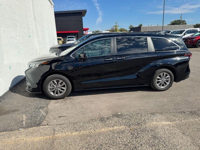 2025 Toyota Sienna XLE 8-Passenger