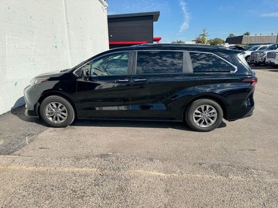 2025 Toyota Sienna XLE 8-Passenger