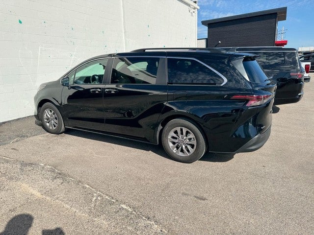 2025 Toyota Sienna XLE 8-Passenger