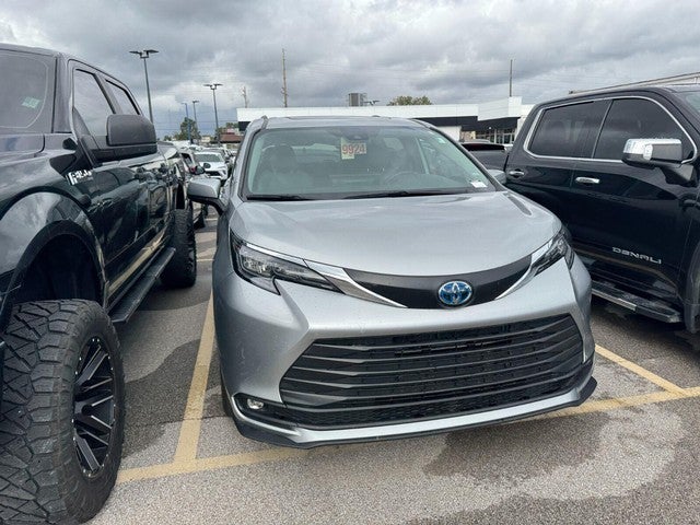 2025 Toyota Sienna XLE
