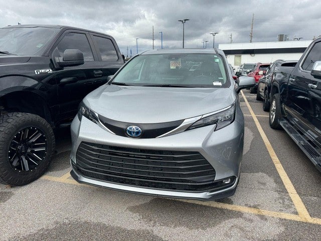 2025 Toyota Sienna XLE