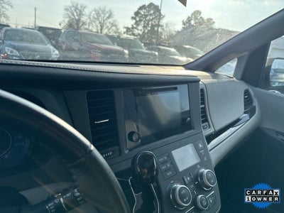 2017 Toyota Sienna XLE Auto Access Seat FWD 7-Passenger