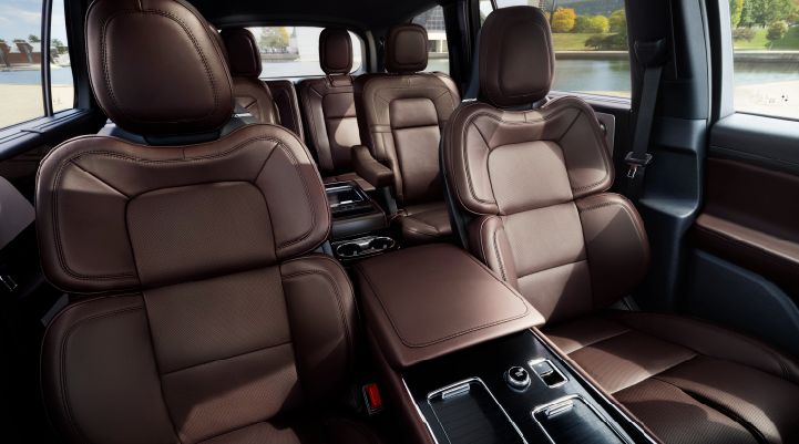 The cabin of the 2025 Lincoln Aviator® SUV is shown with black and brown accents. | Dave Sinclair Lincoln St. Peters in Saint Peters MO