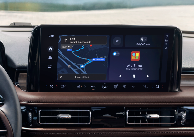 The 13.2-inch LCD touchscreen is showcased. | Dave Sinclair Lincoln St. Peters in Saint Peters MO