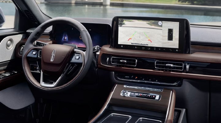 The backup camera of the 2027 Lincoln Aviator® SUV is displayed on screen. | Dave Sinclair Lincoln St. Peters in Saint Peters MO