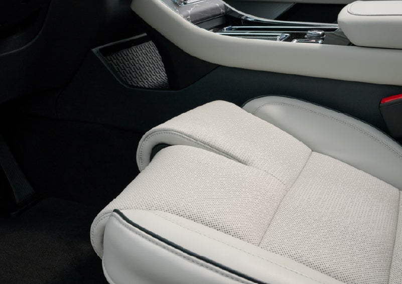 The front passenger Perfect Position seat is shown with the thigh extender adjusted.| Dave Sinclair Lincoln St. Peters in Saint Peters MO