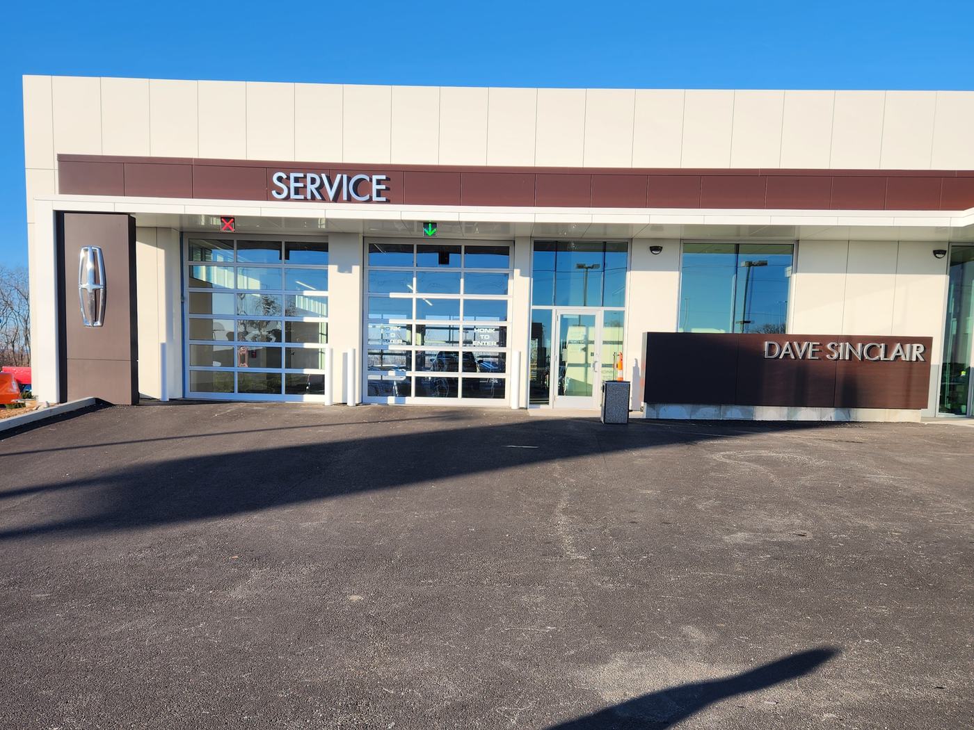 Service building exterior at Dave Sinclair Lincoln St. Peters with the service sign and bay doors