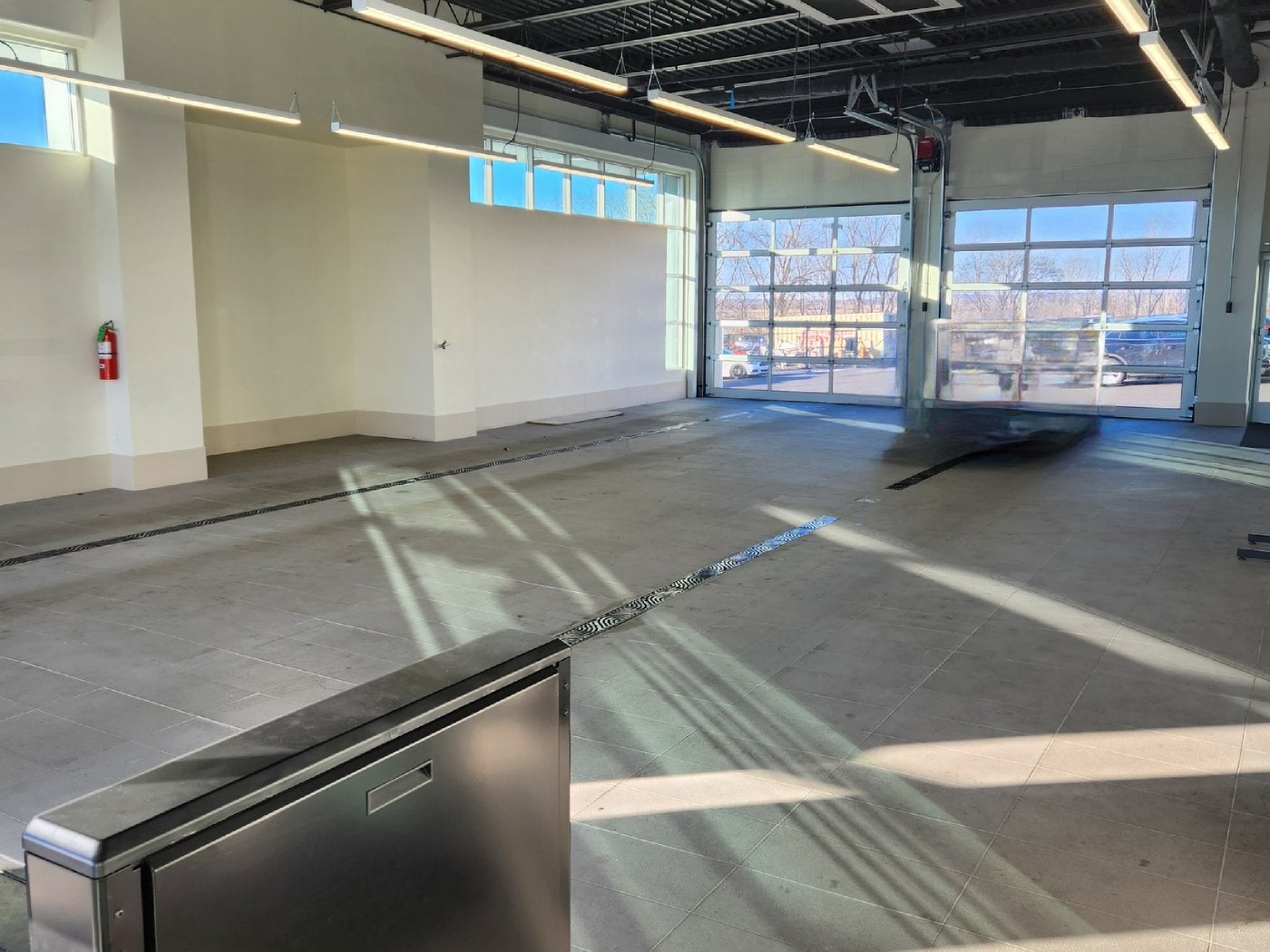 Open service drive and repair bays inside the Dave Sinclair Lincoln St. Peters service department